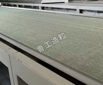 新型光輥式布料器用于石油樹脂項(xiàng)目